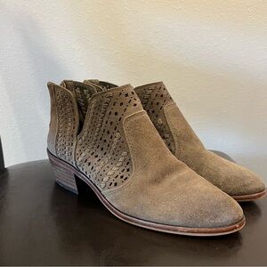 Vince Camuto Foxy Verona Boots Womens 8 Beige Prasata Cutout Ankle Booties